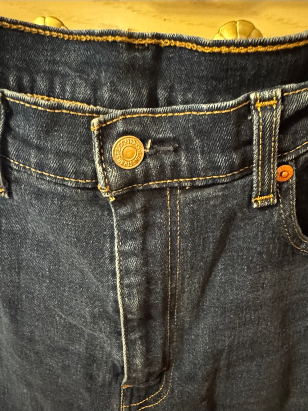 Men's Levi Strauss 505 Dark Blue Straight Fit Jeans - Picture 4 of 7
